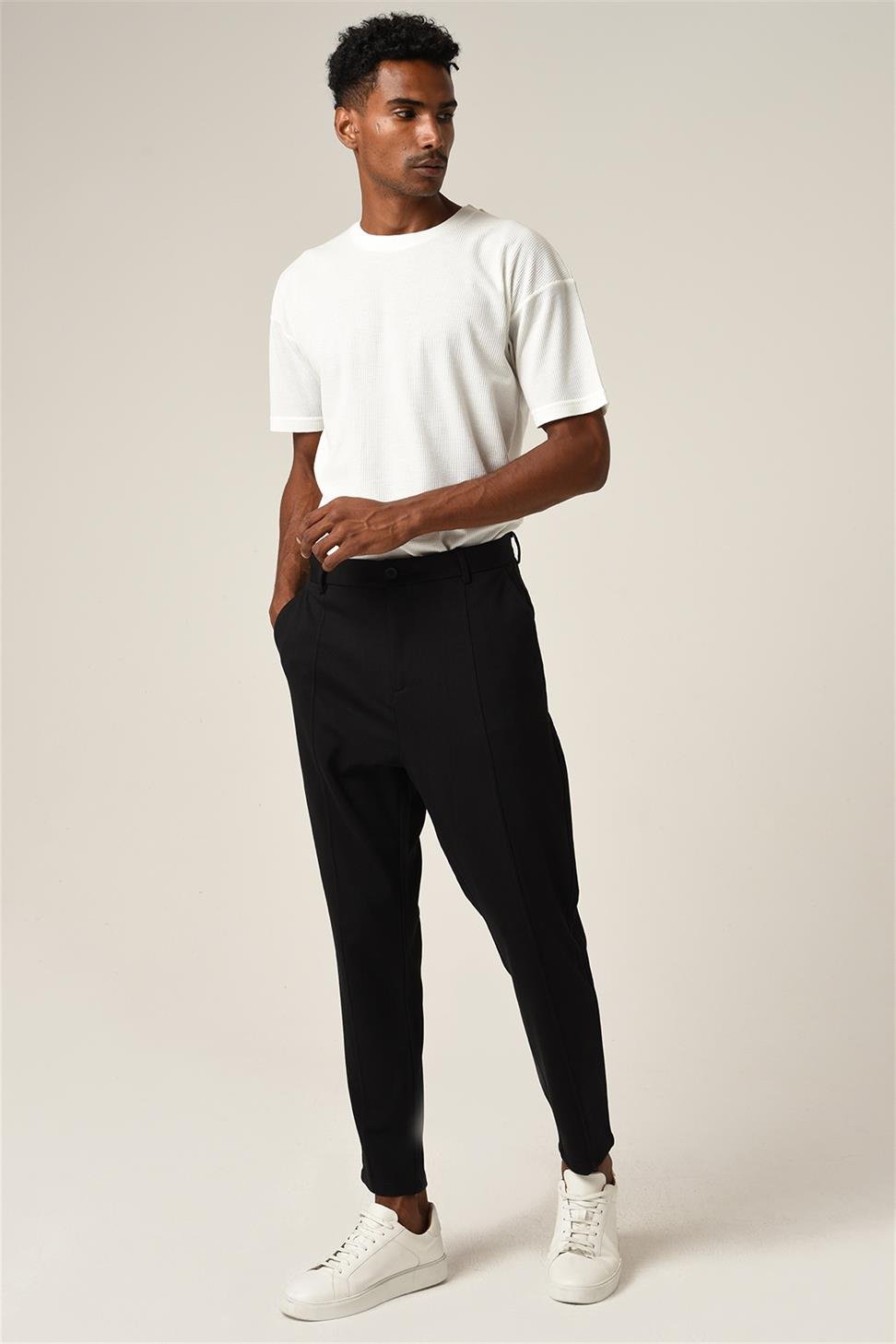 بنطال مخطط بقصة عادية للرجال