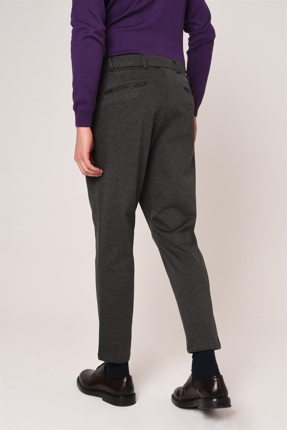 بنطال مخطط بقصة عادية للرجال