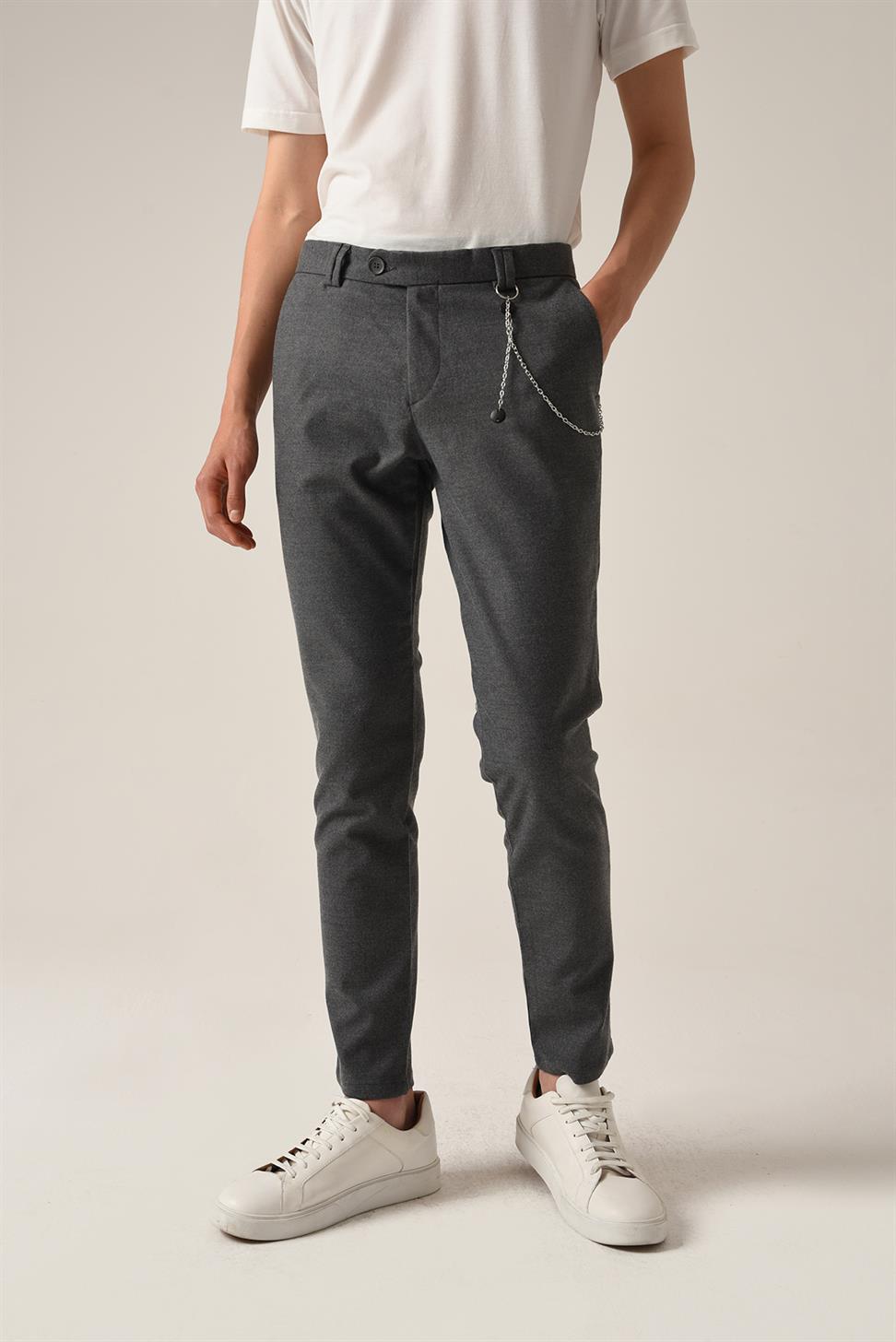 بنطال قطني بقصة ضيقة وتفاصيل إكسسوار للرجال