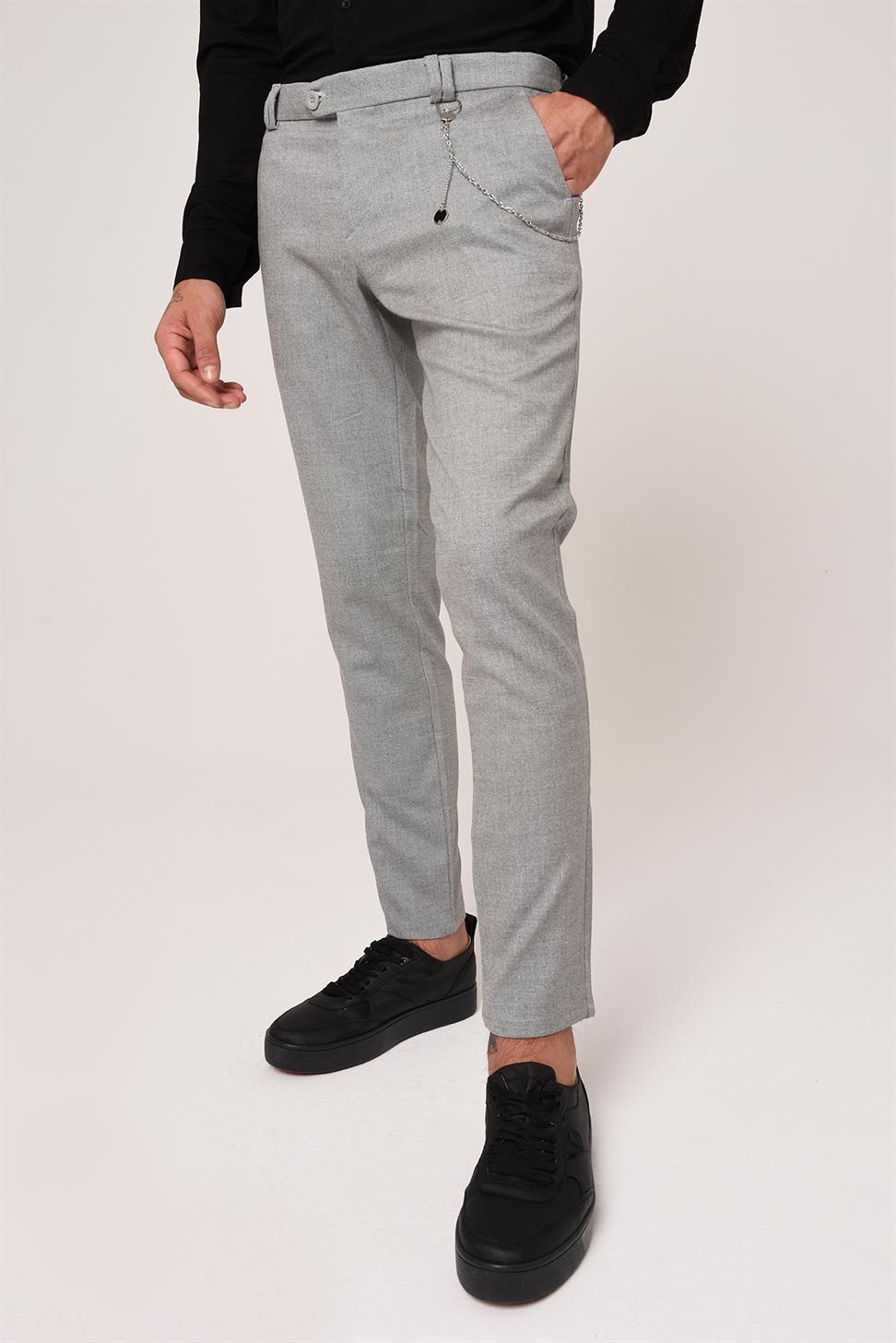 بنطال قطني بقصة ضيقة وتفاصيل إكسسوار للرجال