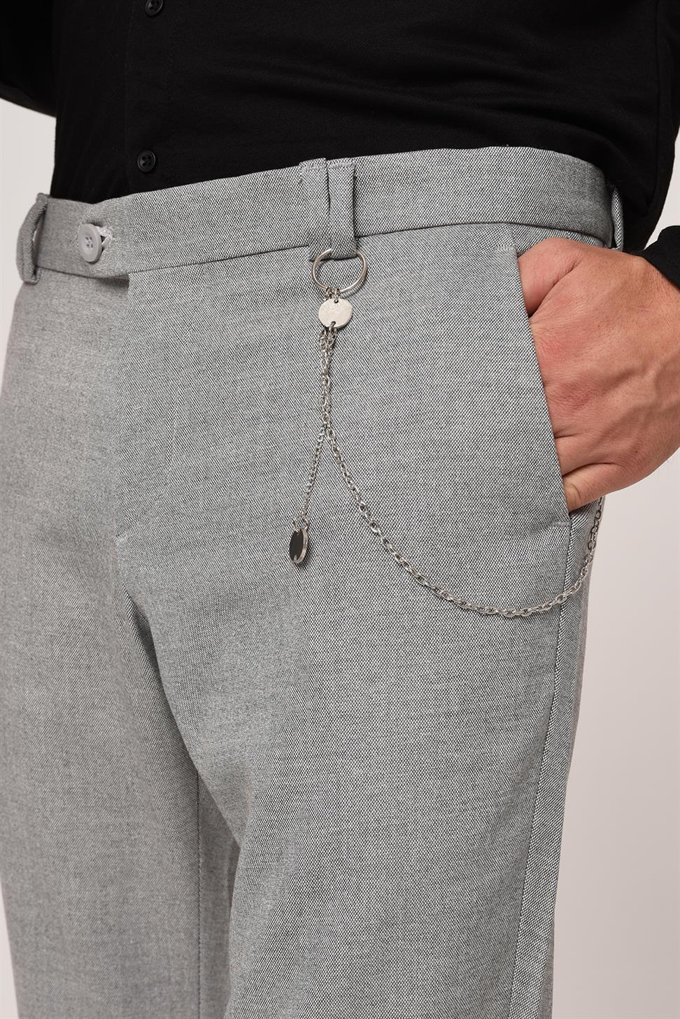 بنطال قطني بقصة ضيقة وتفاصيل إكسسوار للرجال