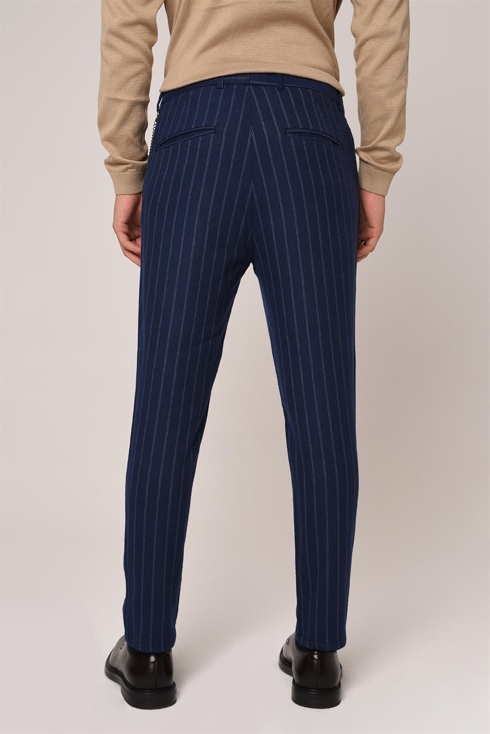 بنطلون مخطط بقصة ضيقة للرجال