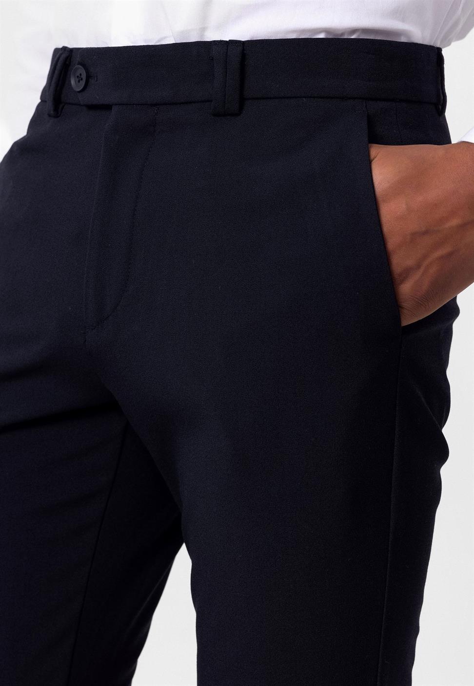 بنطال قماشي ذو قصة ضيقة للرجال