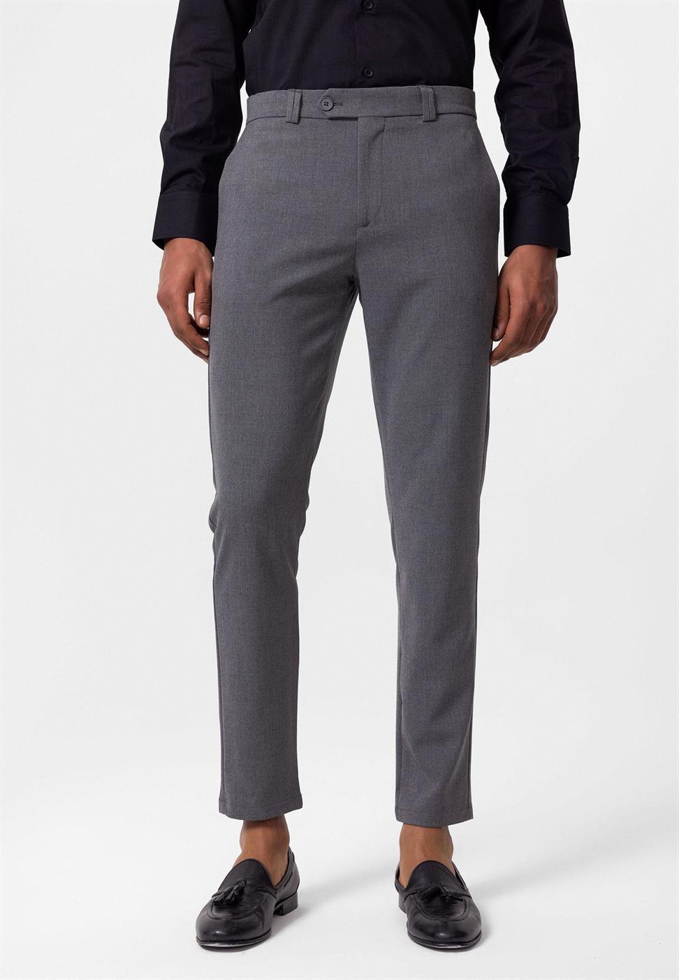 بنطال قماشي ذو قصة ضيقة للرجال