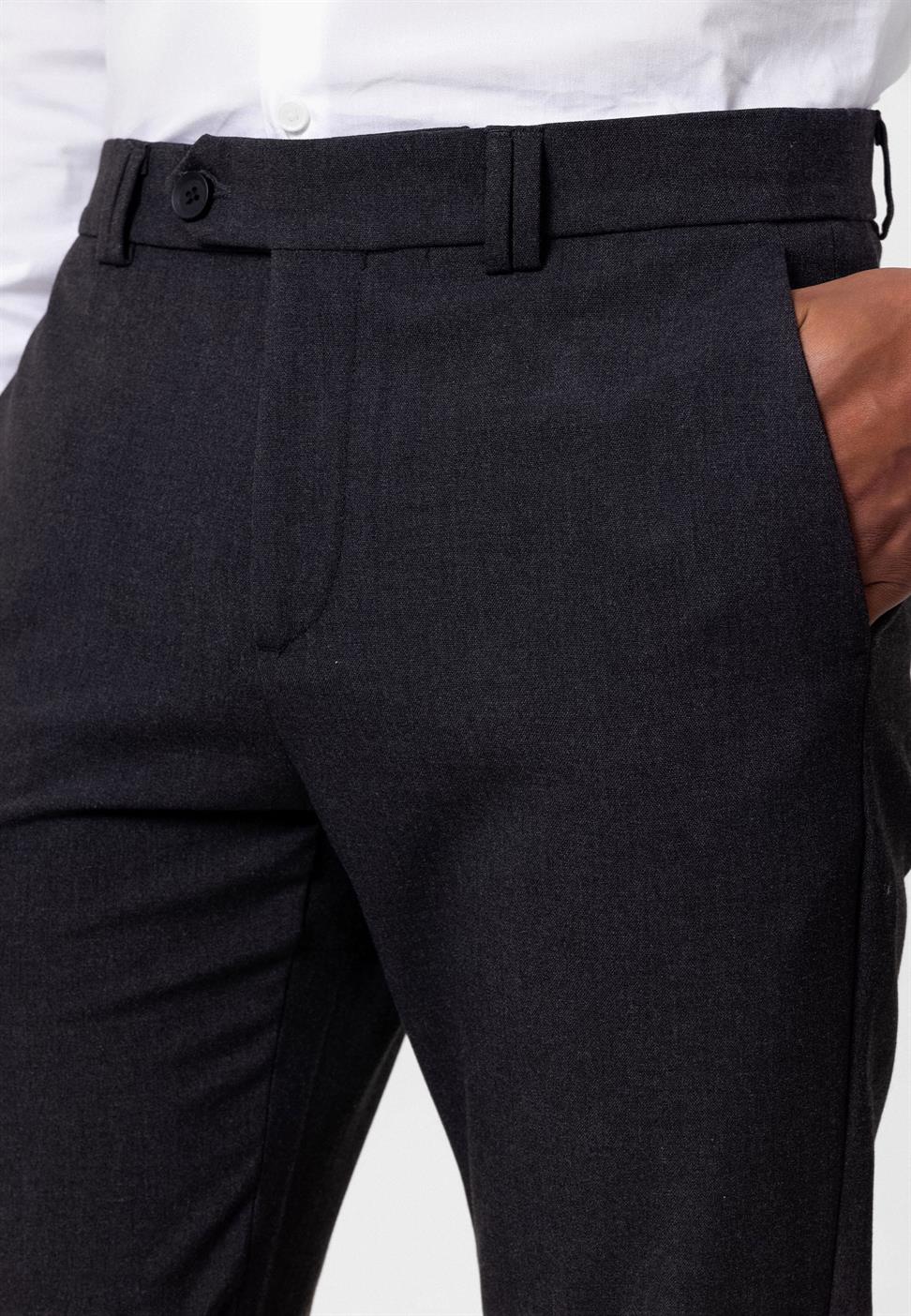 بنطال قماشي ذو قصة ضيقة للرجال