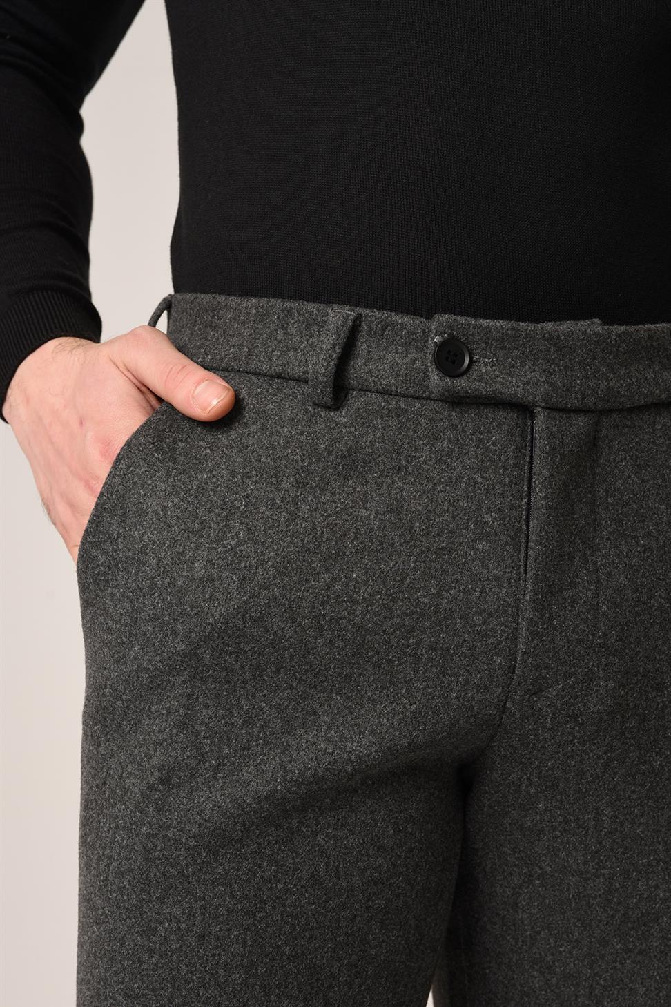 بنطال كاشيه بقصة ضيقة للرجال