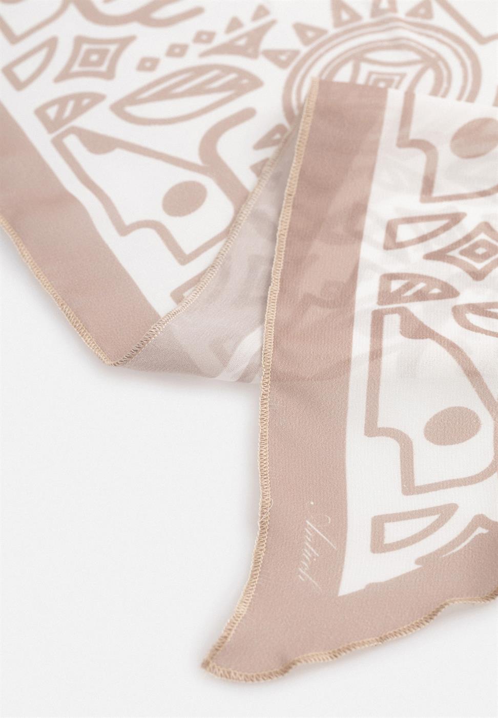 وشاح منقوش العرقية