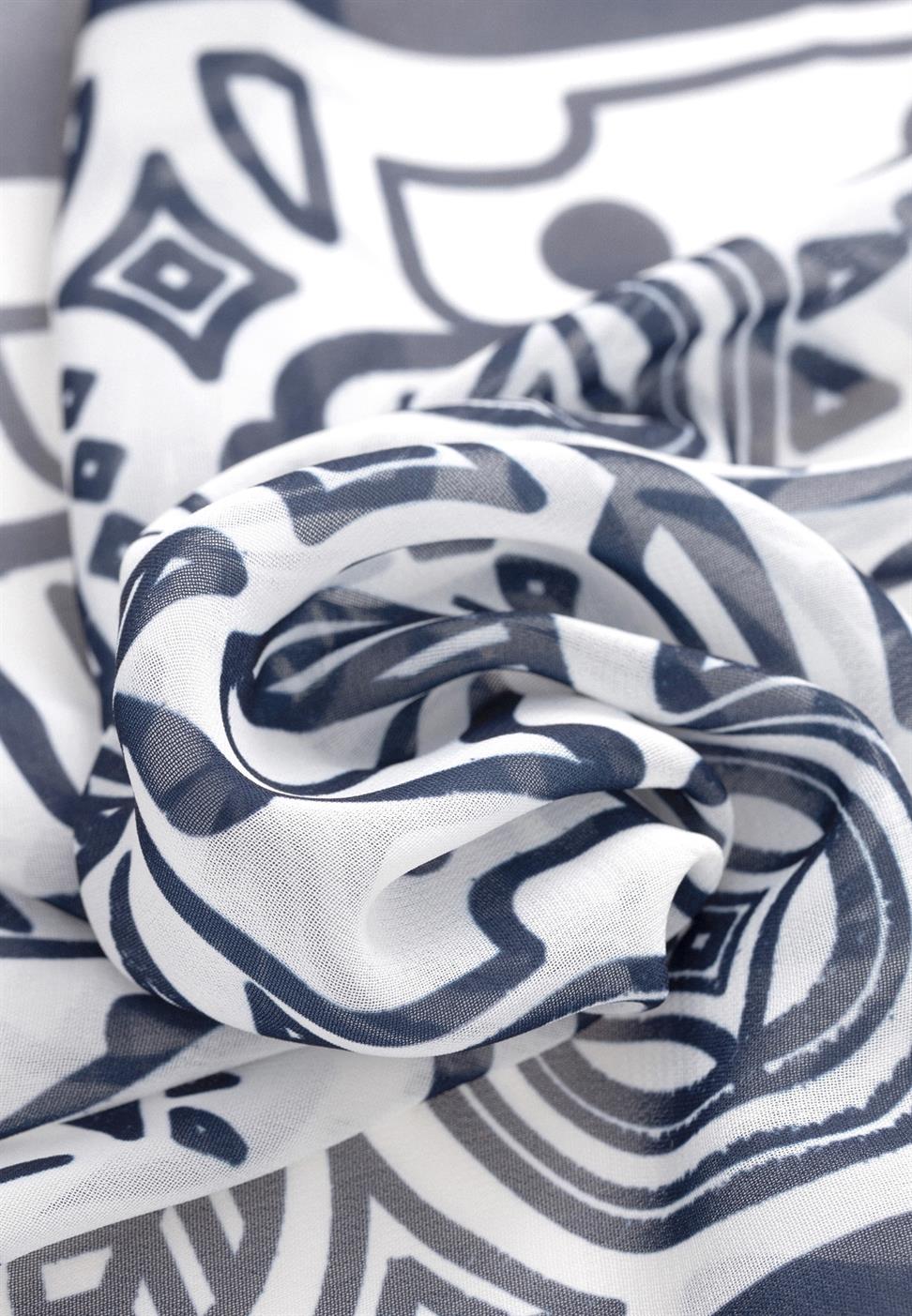 وشاح منقوش العرقية