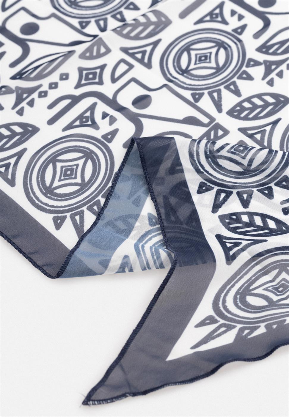 وشاح منقوش العرقية