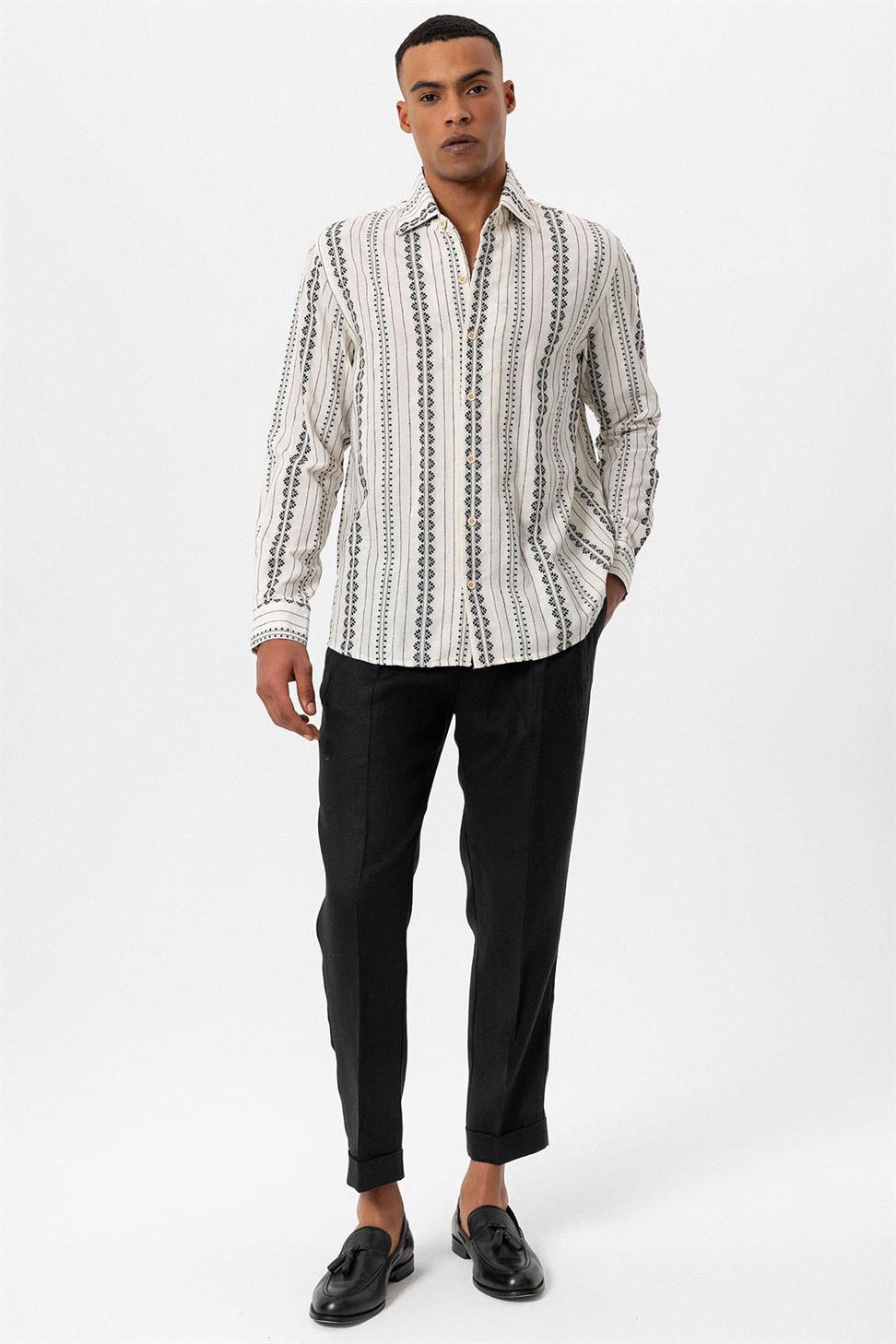 قميص رجالي بأكمام طويلة منقوش عرقيًا