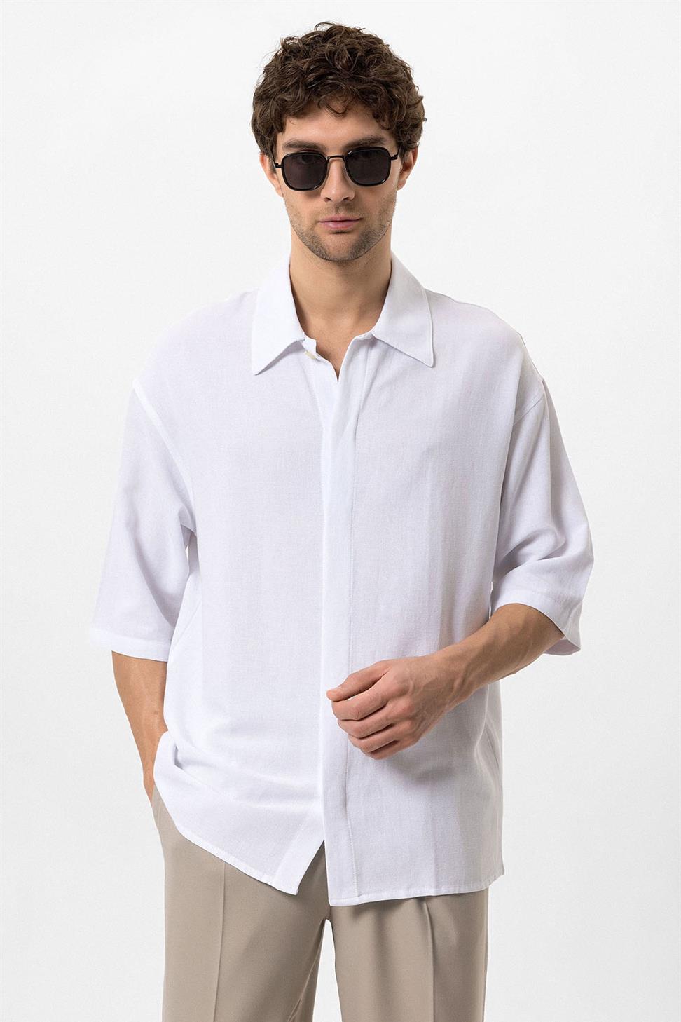 قميص رجالي كبير الحجم بأزرار مخفية بأكمام فكير