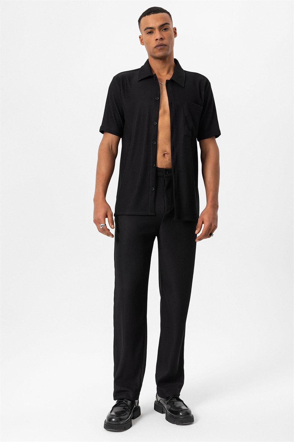 قميص رجالي مضلع بأكمام قصيرة