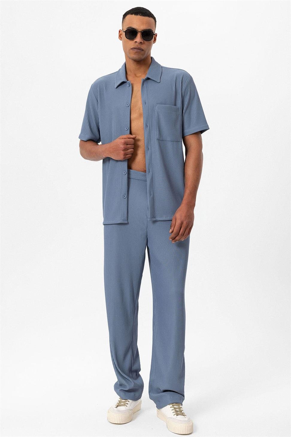 قميص رجالي مضلع بأكمام قصيرة