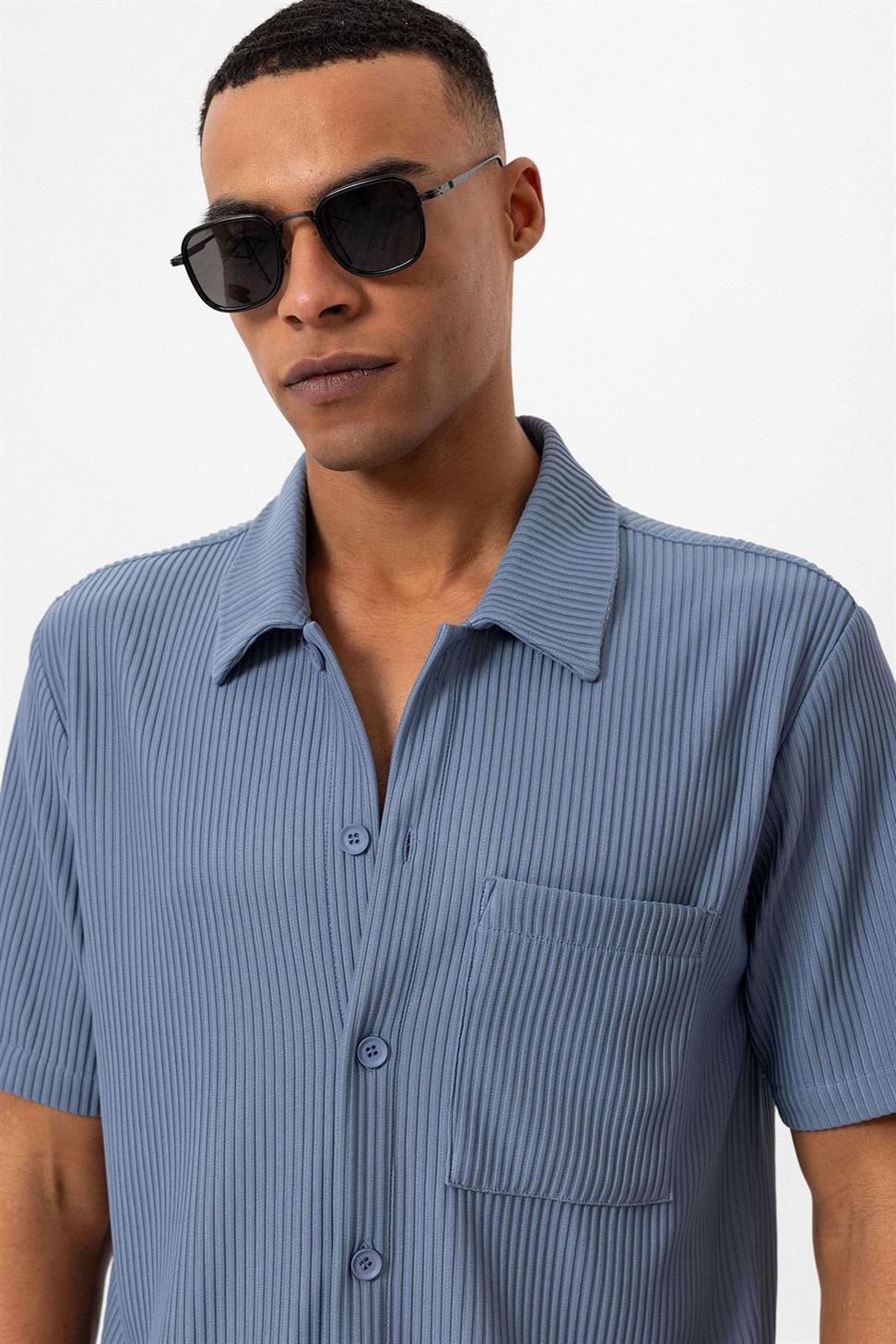 قميص رجالي مضلع بأكمام قصيرة