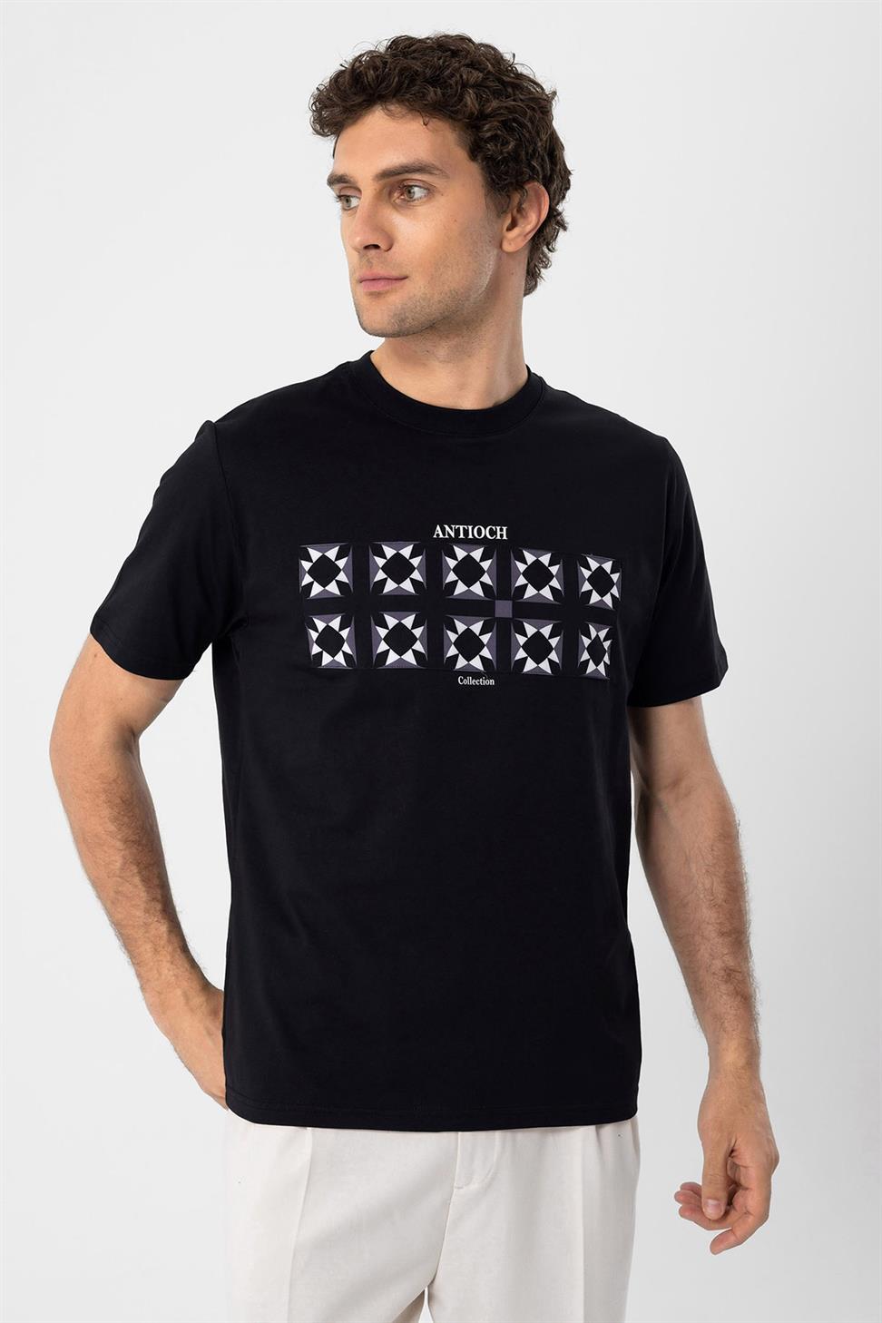 تي شيرت رجالي مطبوع على الصدر