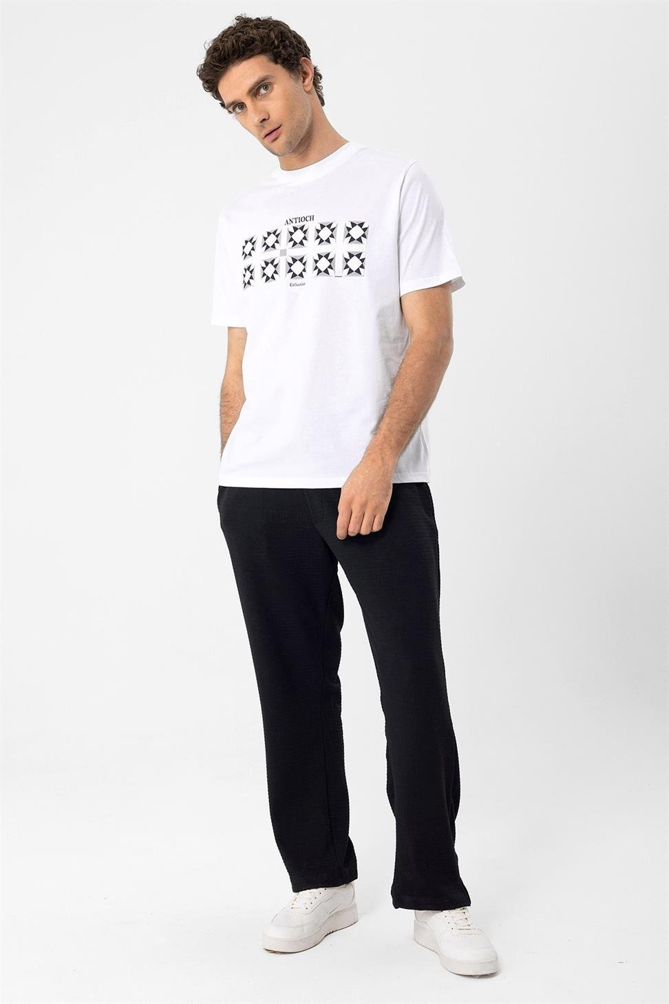 تي شيرت رجالي مطبوع على الصدر