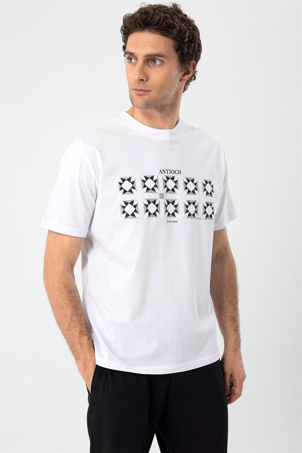 تي شيرت رجالي مطبوع على الصدر