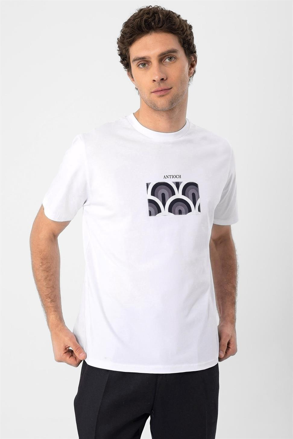تي شيرت رجالي بطباعة عادية على الصدر