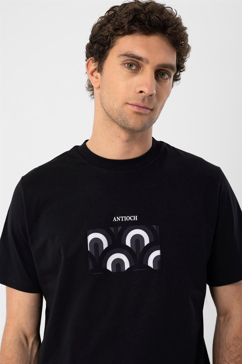 تي شيرت رجالي بطباعة عادية على الصدر