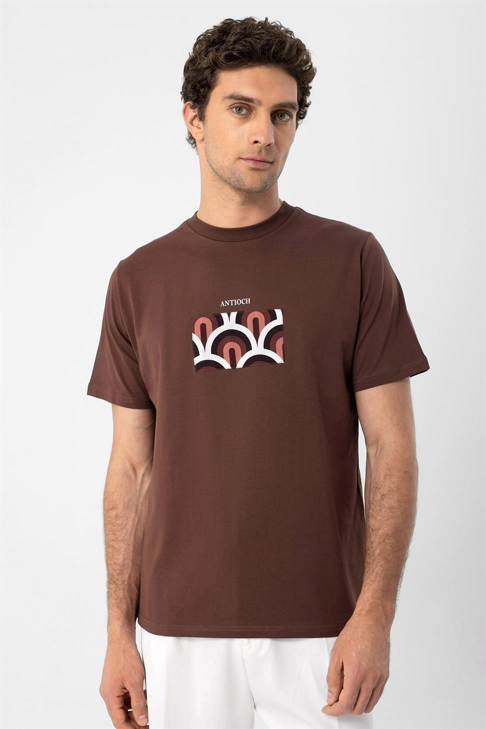 تي شيرت رجالي بطباعة عادية على الصدر