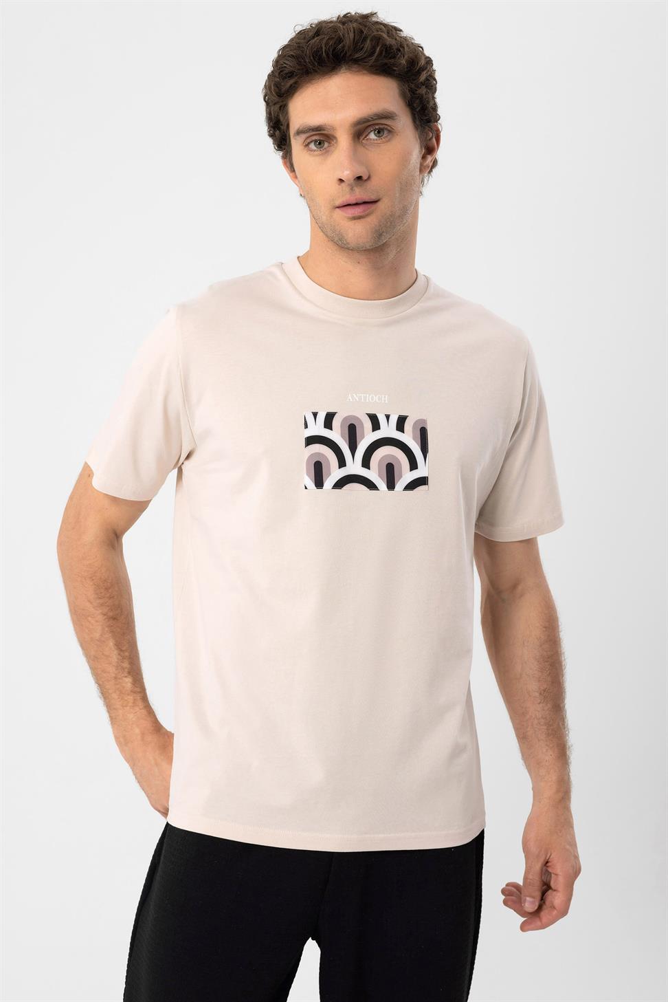 تي شيرت رجالي بطباعة عادية على الصدر