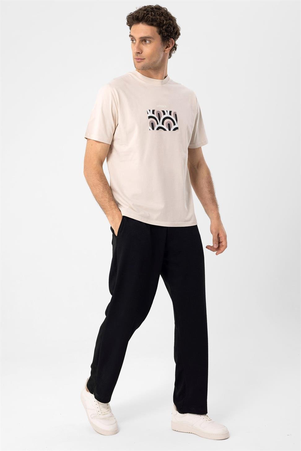 تي شيرت رجالي بطباعة عادية على الصدر