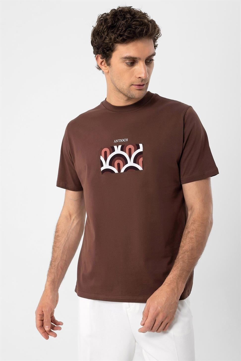 تي شيرت رجالي بطباعة عادية على الصدر