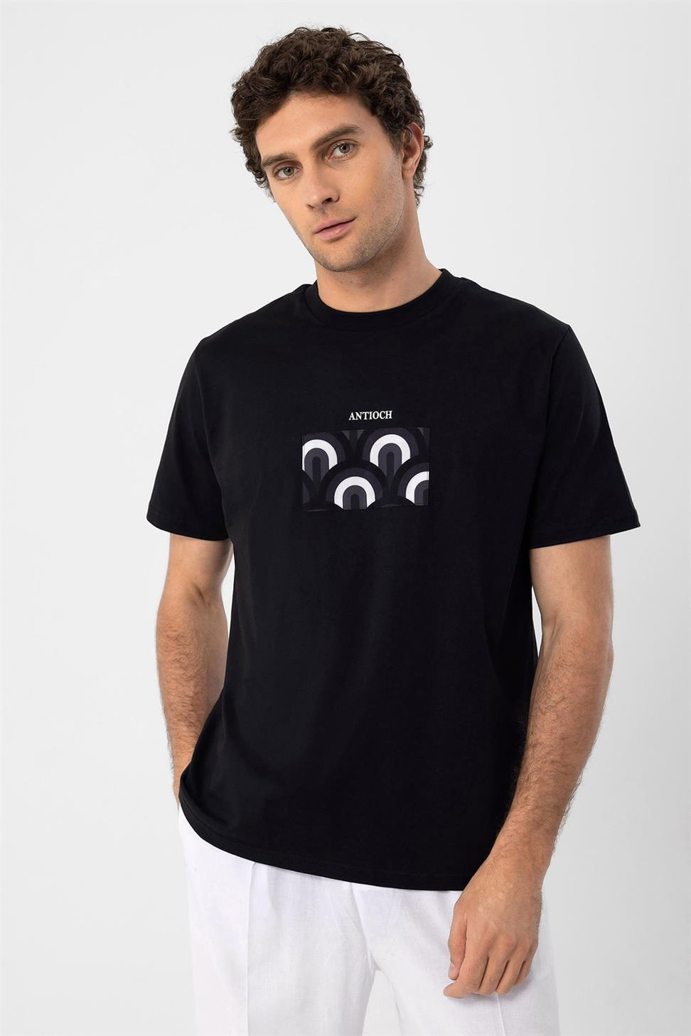 تي شيرت رجالي بطباعة عادية على الصدر