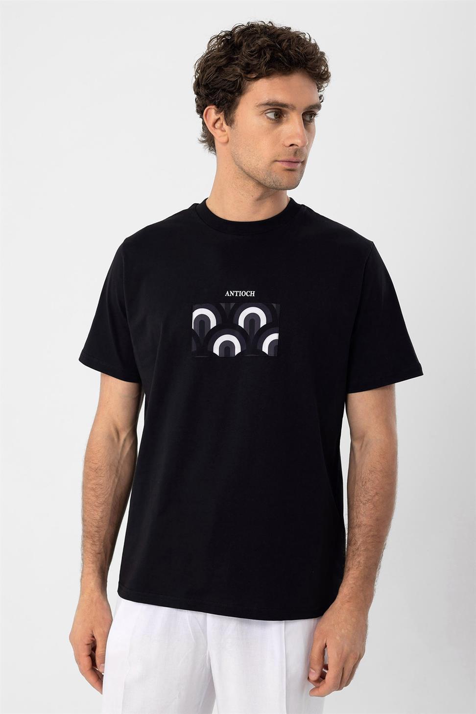 تي شيرت رجالي بطباعة عادية على الصدر