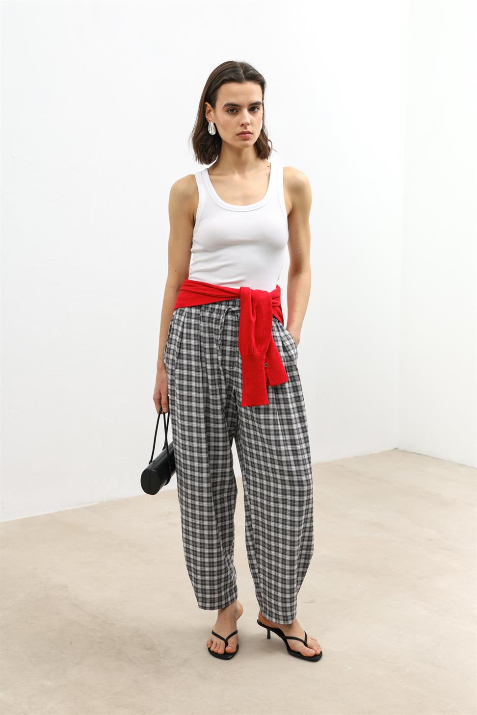 بنطلون نسائي بنقشة إيكو مع أرجل قابلة للتعديل