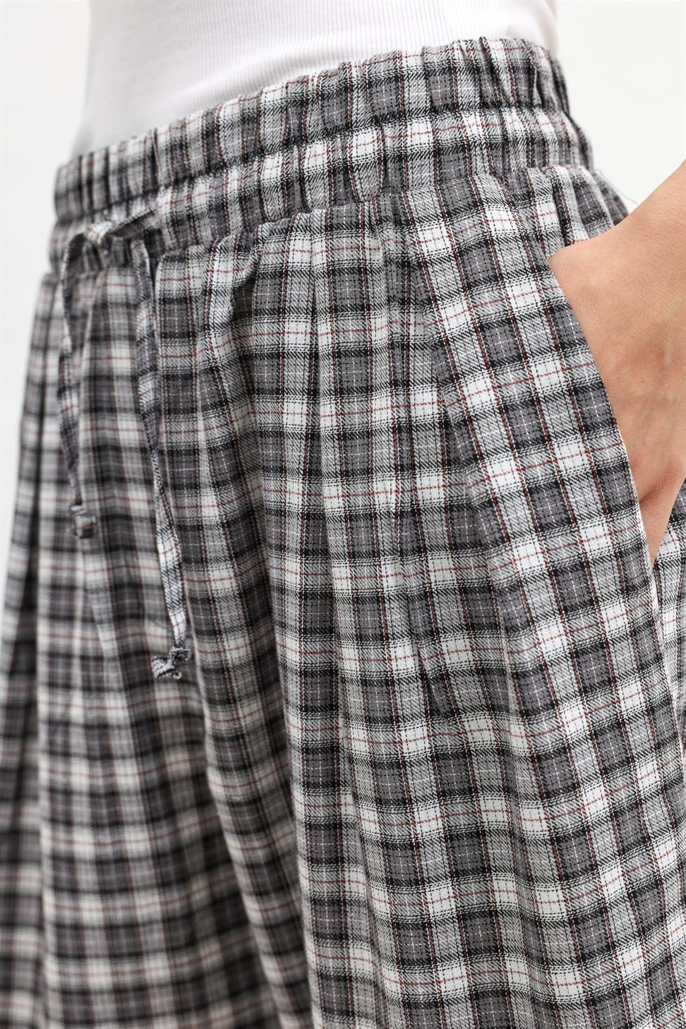 بنطلون نسائي بنقشة إيكو مع أرجل قابلة للتعديل