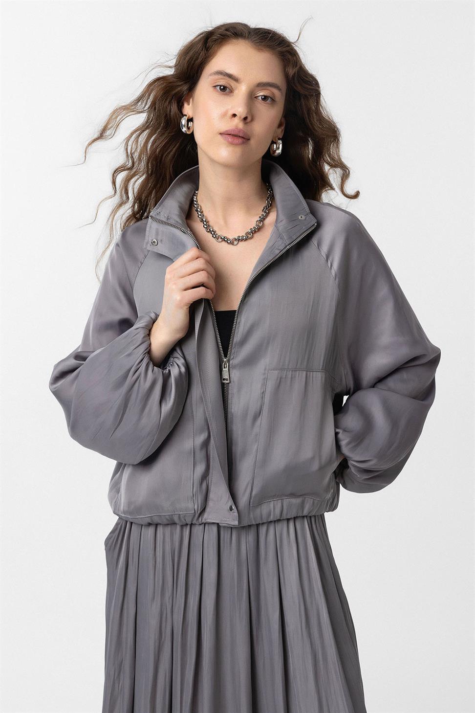 سترة بومبر نسائية ضيقة بياقة قائمة