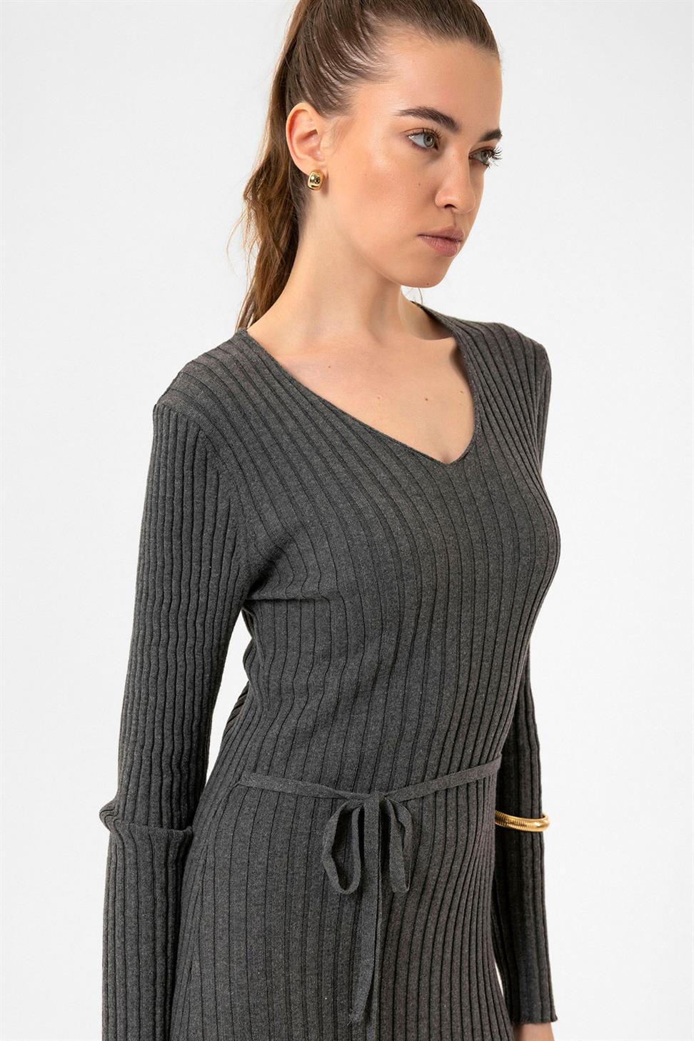 فستان نسائي متوسط الطول منسوج مع رباط