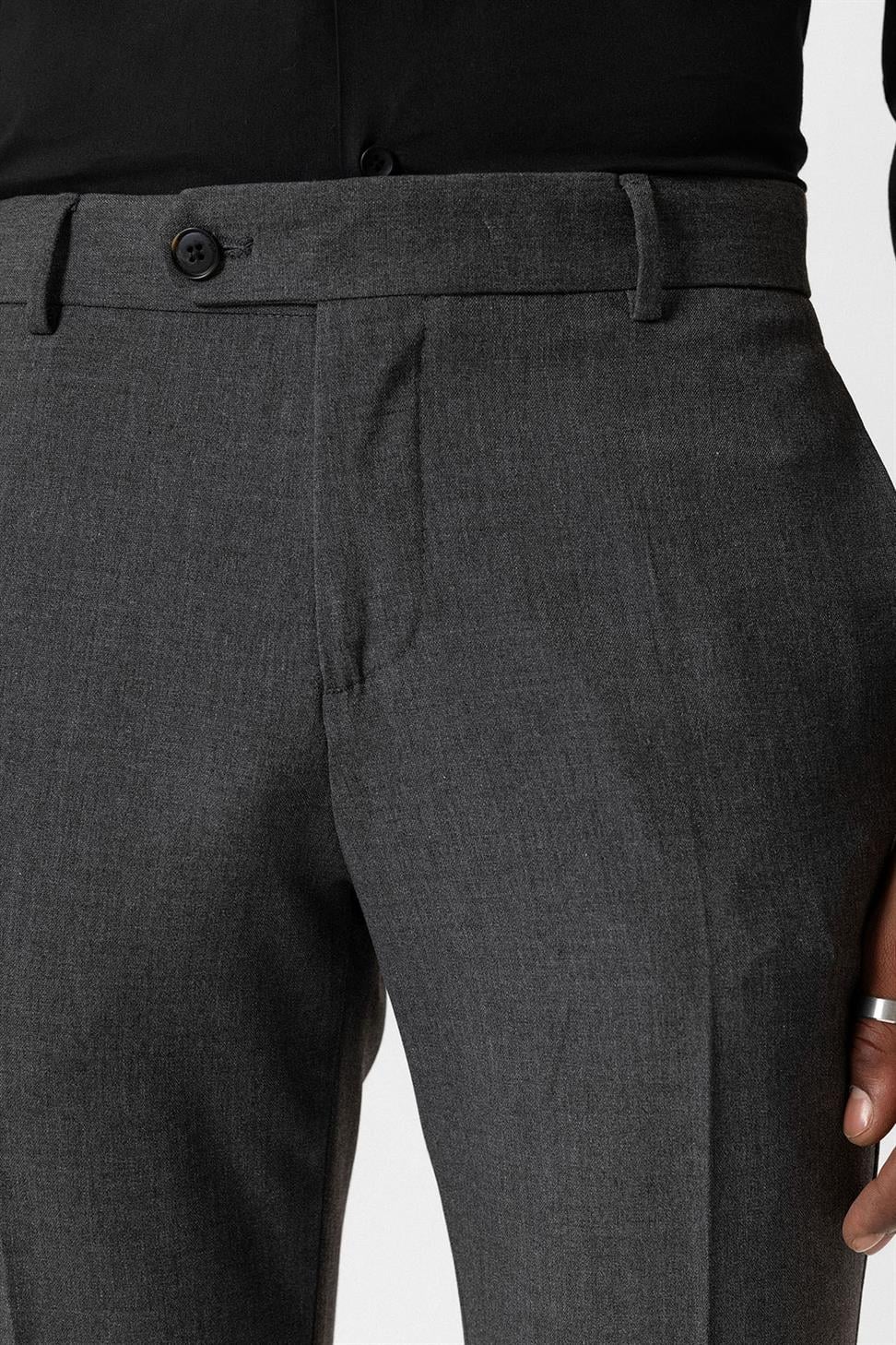 بنطال رجالي بقصة عادية بساقين