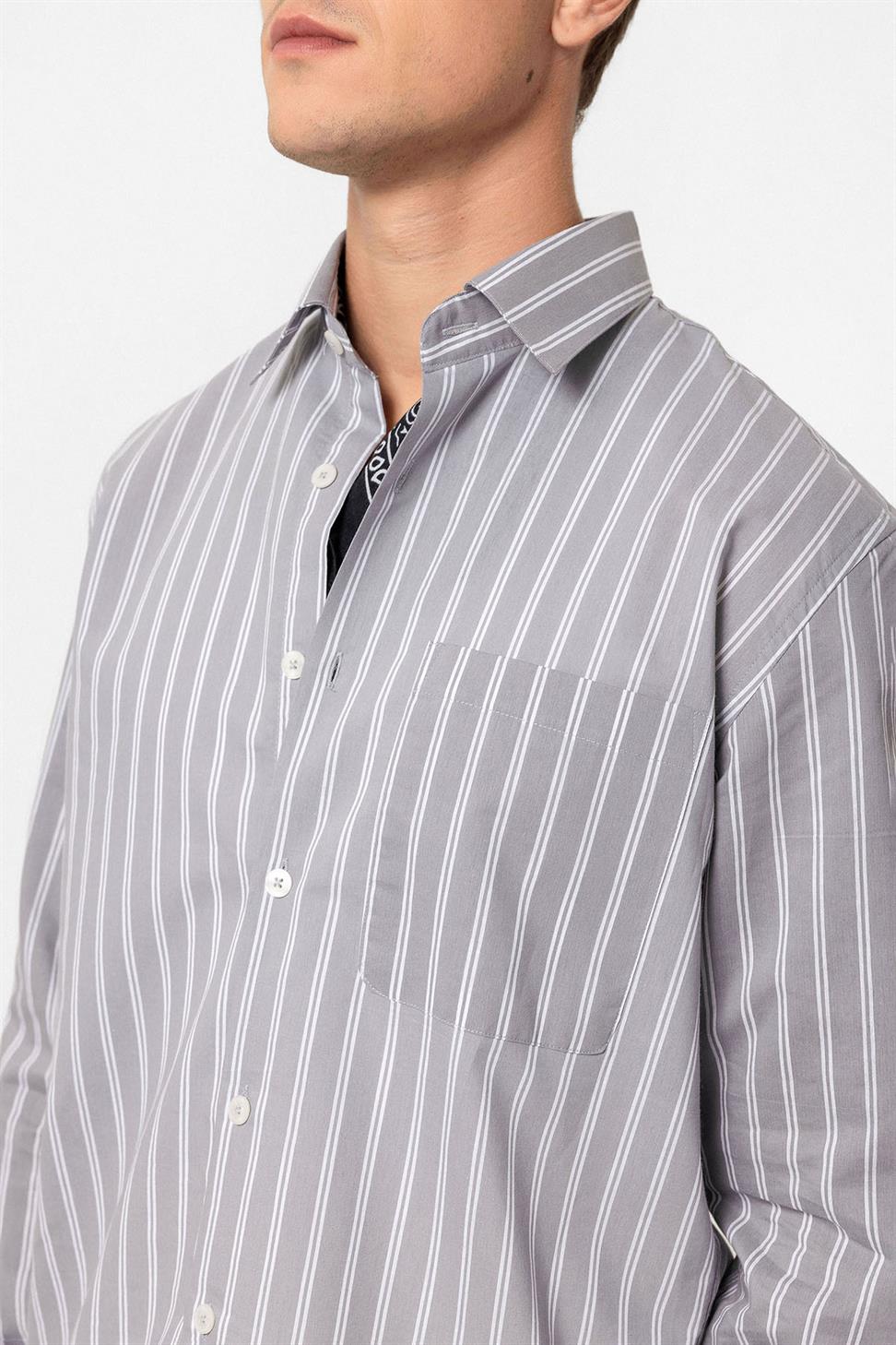 قميص رجالي بأكمام طويلة مخططة ذات أكمام طويلة عادية