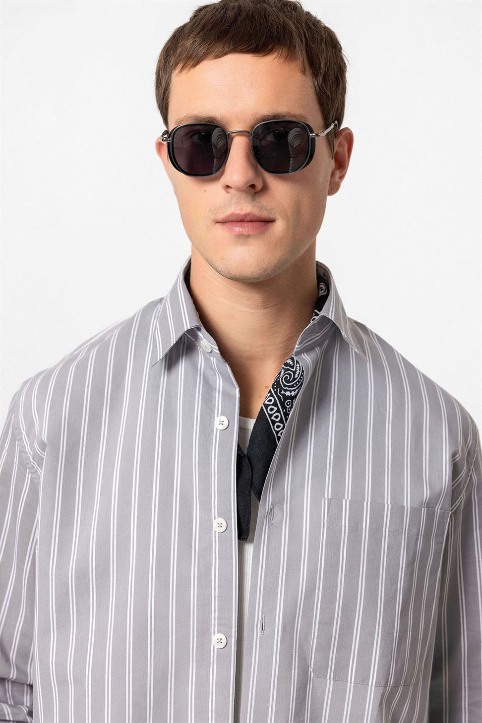 قميص رجالي بأكمام طويلة مخططة ذات أكمام طويلة عادية