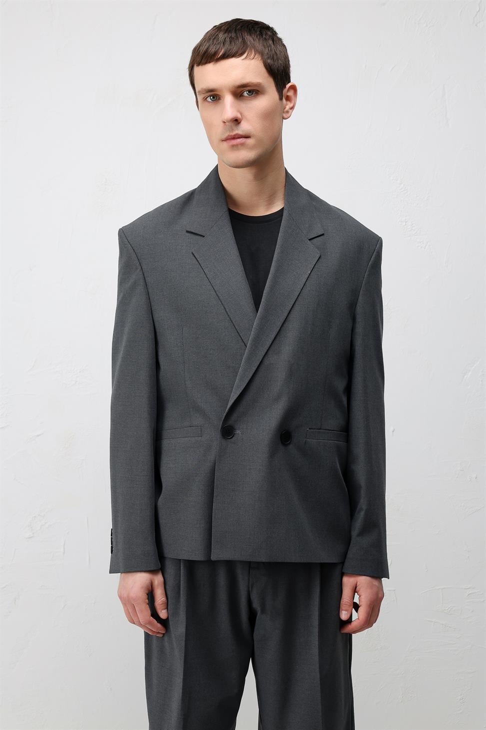 سترة بليزر رجالية بقصّة مريحة