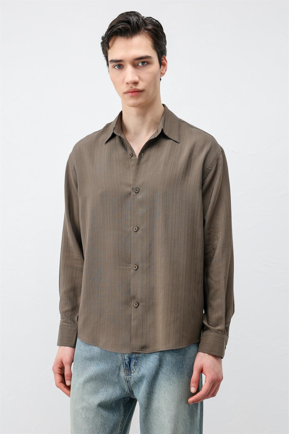 قميص رجالي بنسيج مخطط مصنوع من 100% ليوسيل