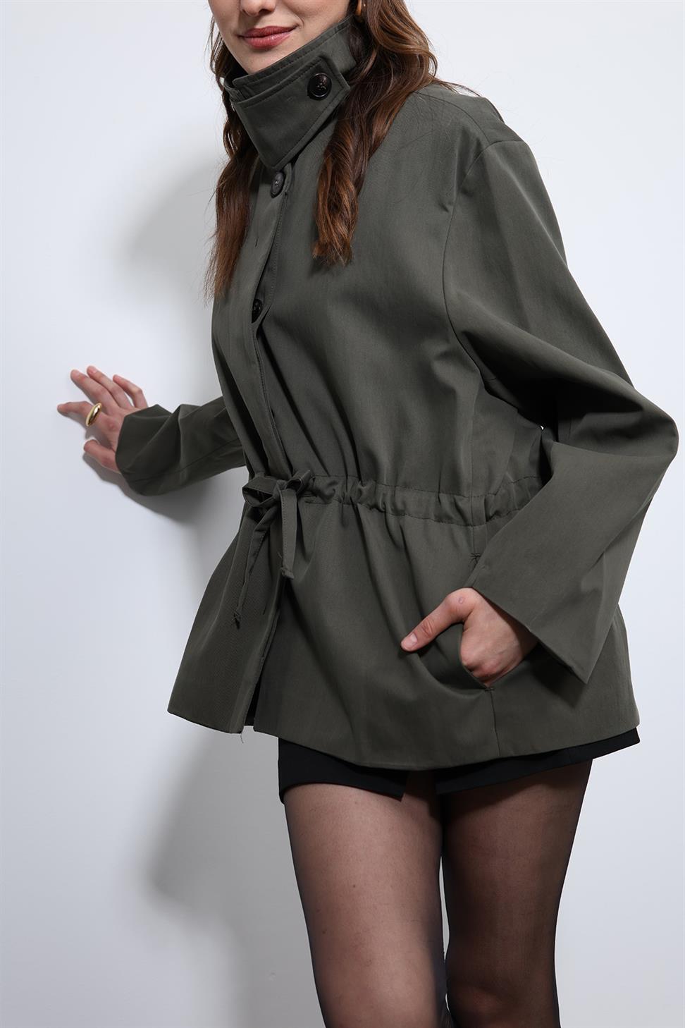 Antioch Haki Ayarlanabilir Bele Sahip Kısa Trençkot