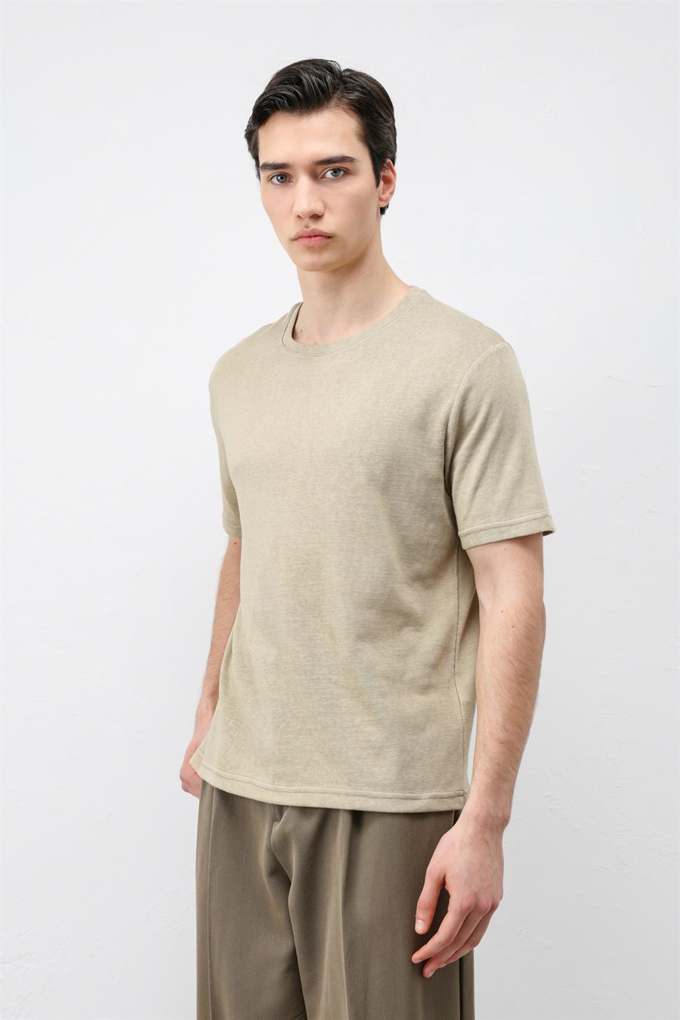 تي شيرت رجالي بسيط