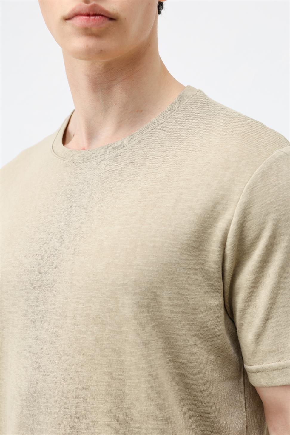 تي شيرت رجالي بسيط