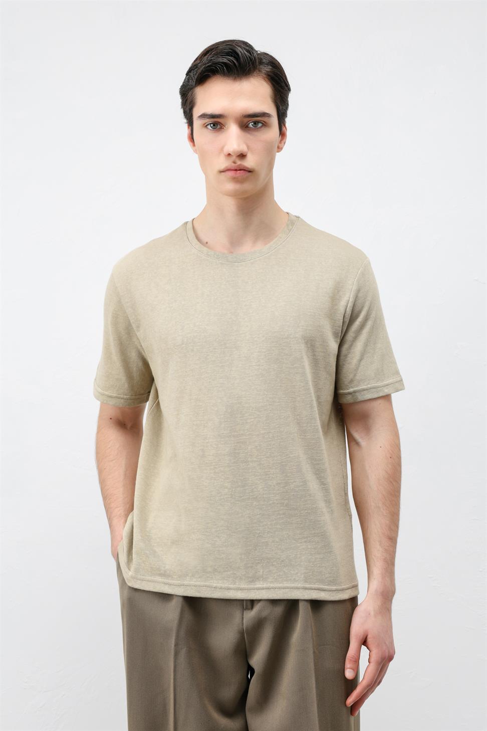 تي شيرت رجالي بسيط