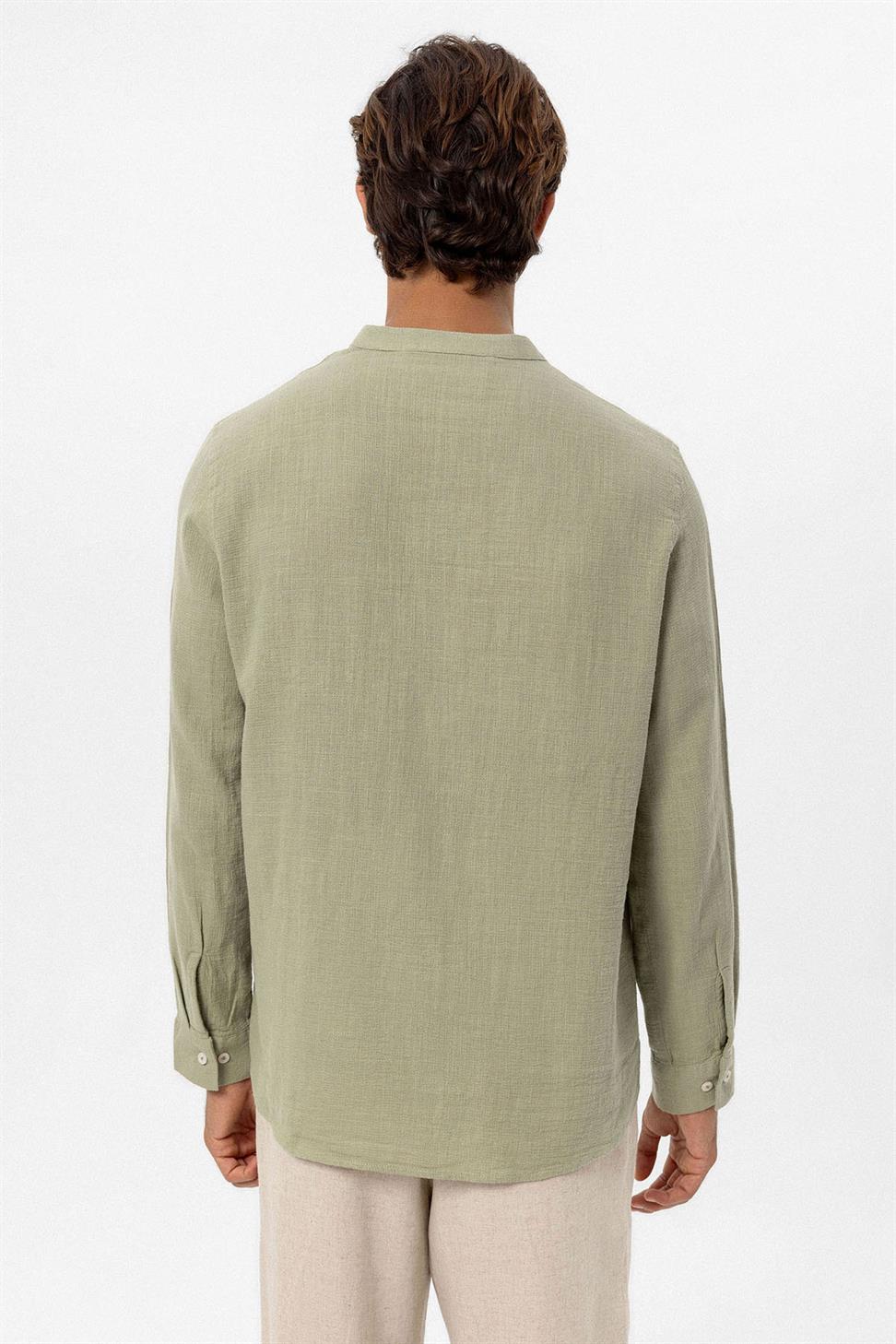 قميص رجالي منسوج بياقة القاضي