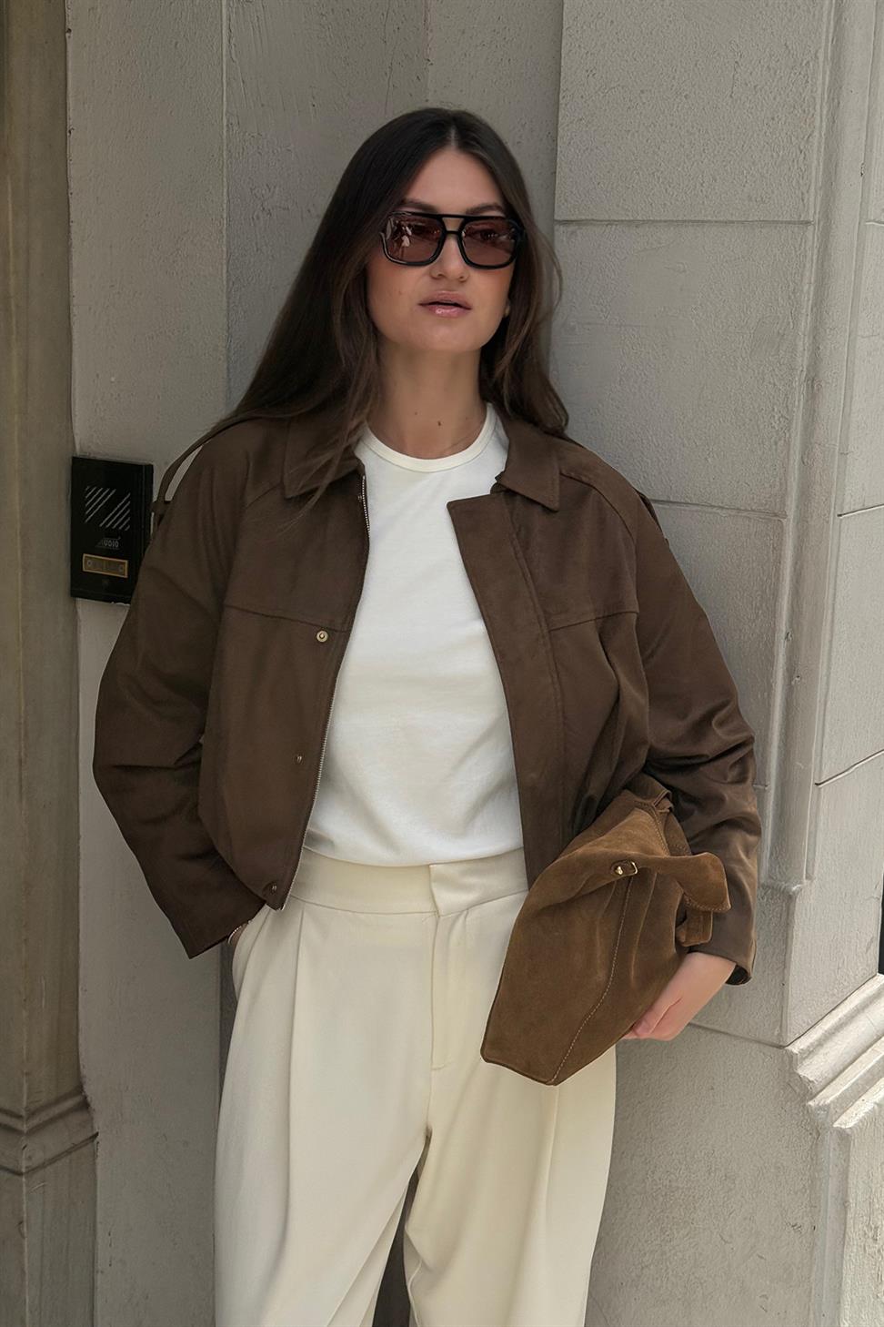 جاكيت بومبر للسيدات بمظهر الجلد المدبوغ