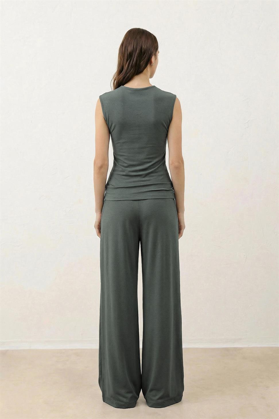 Womens Set with Buckle Detail