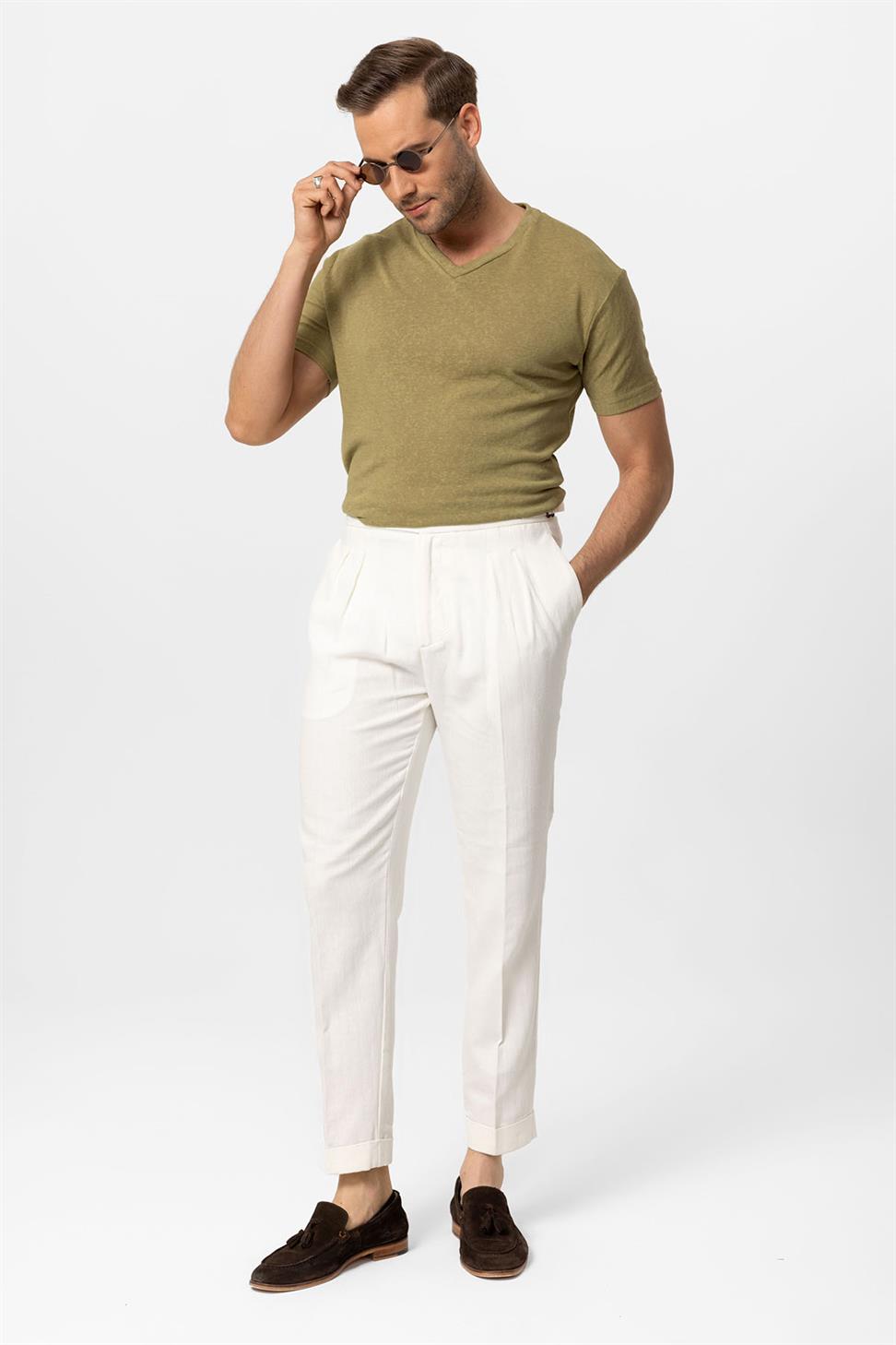 تي شيرت رجالي أساسي برقبة على شكل V