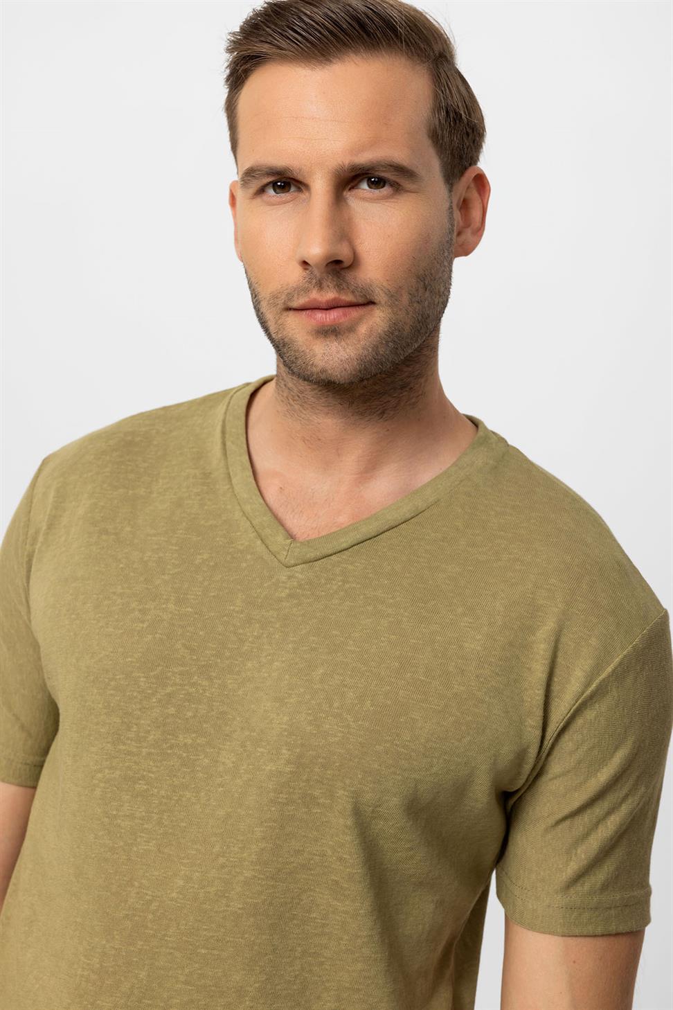 تي شيرت رجالي أساسي برقبة على شكل V