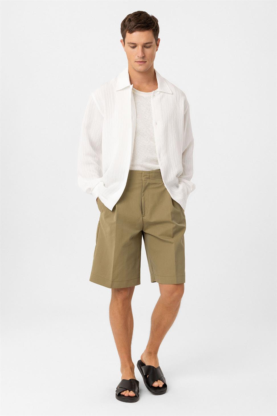 شورت برمودا رجالي مريح بخصر عالٍ وطيّات