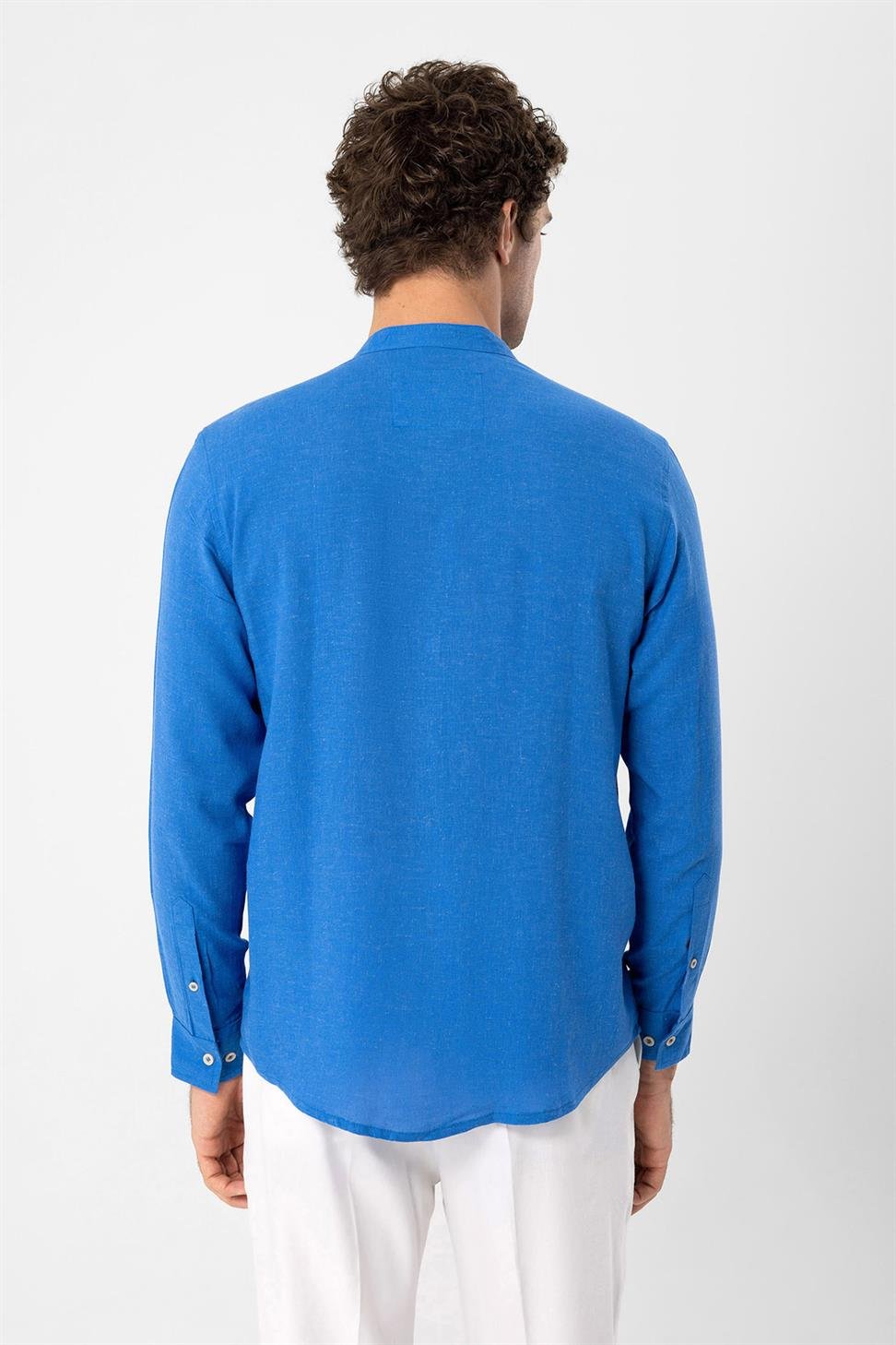 قميص رجالي بياقة القاضي