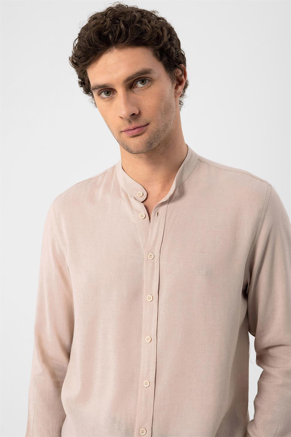 قميص رجالي بياقة القاضي